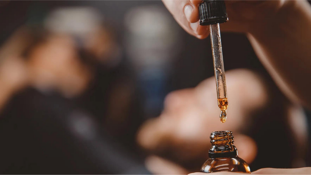 HOW TO APPLY FACE OILS CORRECTLY